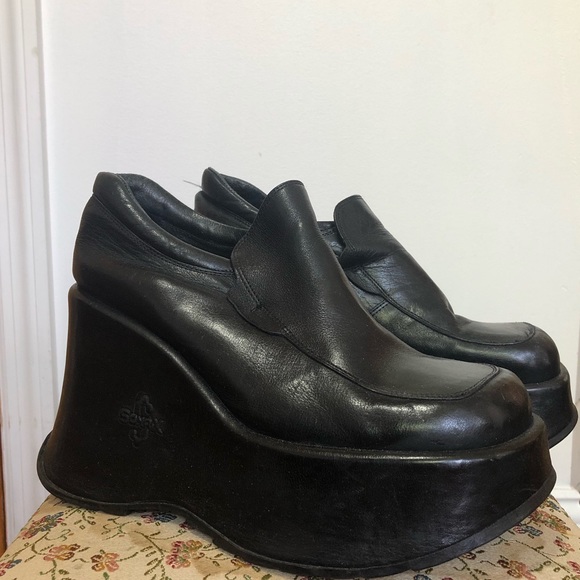 Sonax Shoes - RARE Vintage Sonax Black Raver Platforms